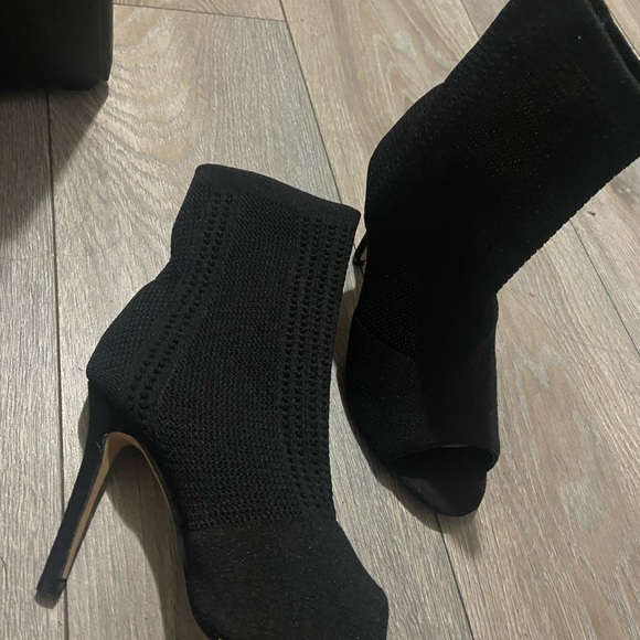 New Pretty shoes - Picture 3 of 3